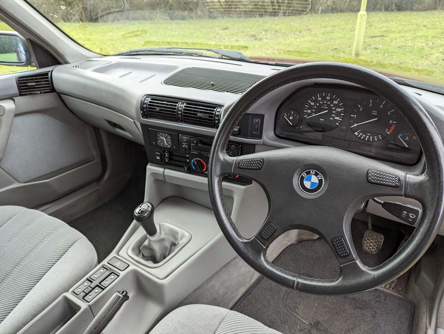 <p>1993 BMW 520I SE TOURING</p>