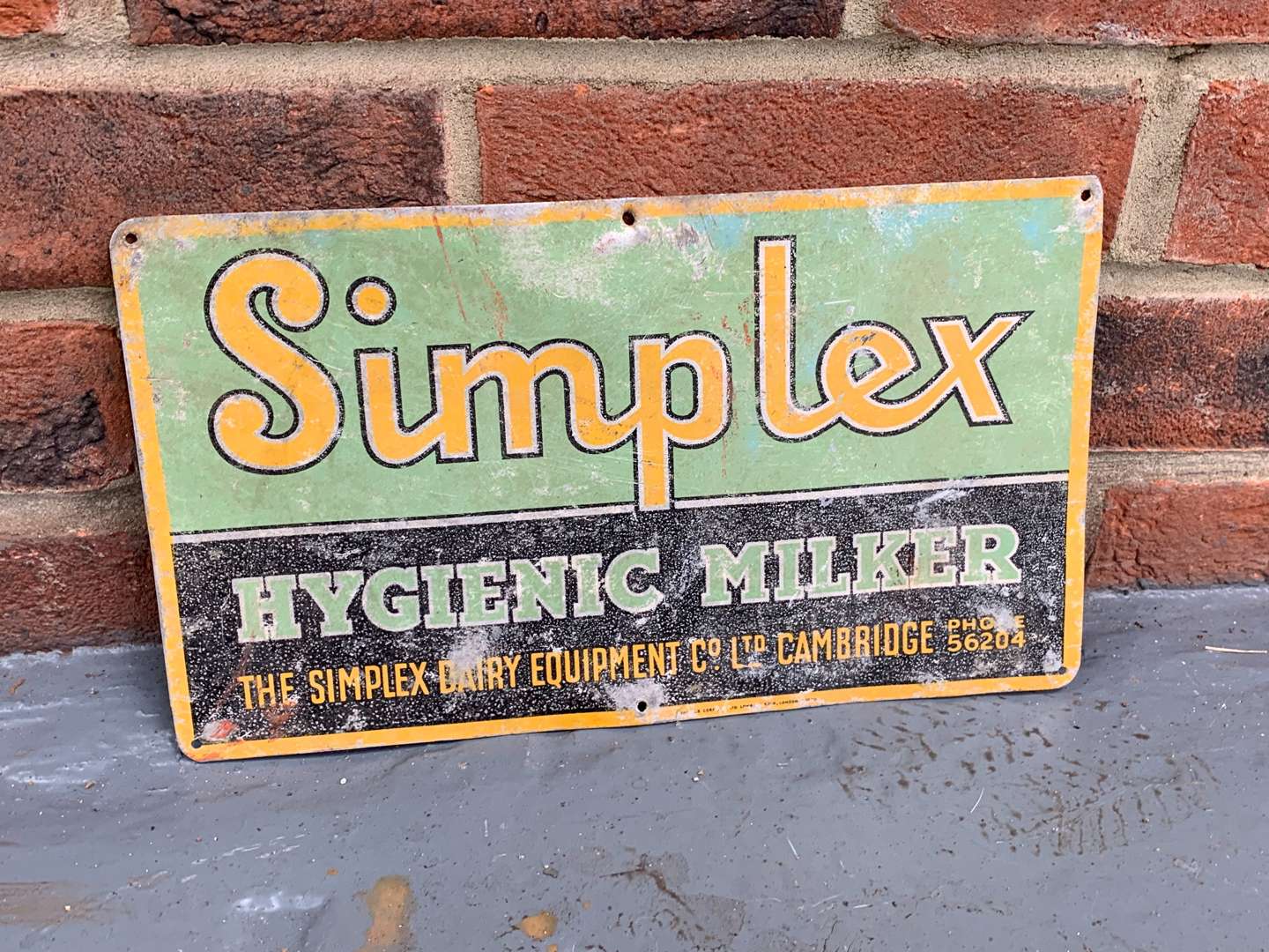 <p>Aluminium Simplex Hygienic Milker Sign</p>