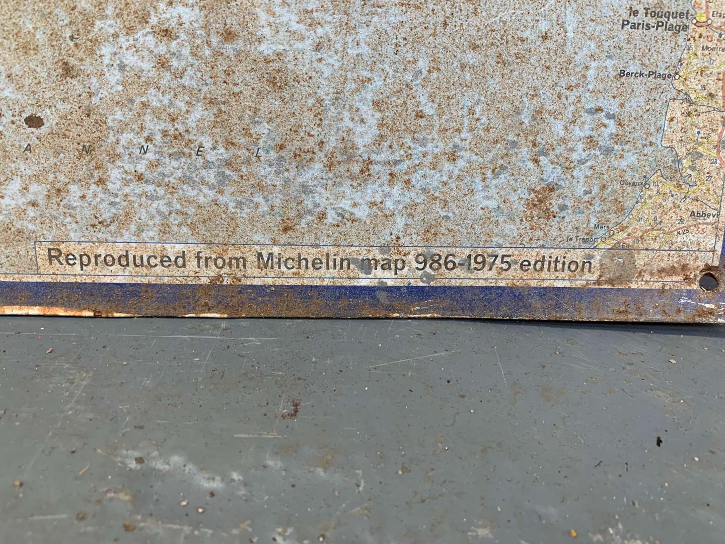 <p>&nbsp;Tin Michelin Map Sign 1975 Edition</p>