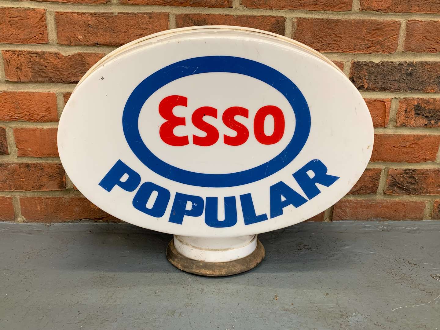 <p>Original Plastic Esso Popular Petrol Globe</p>