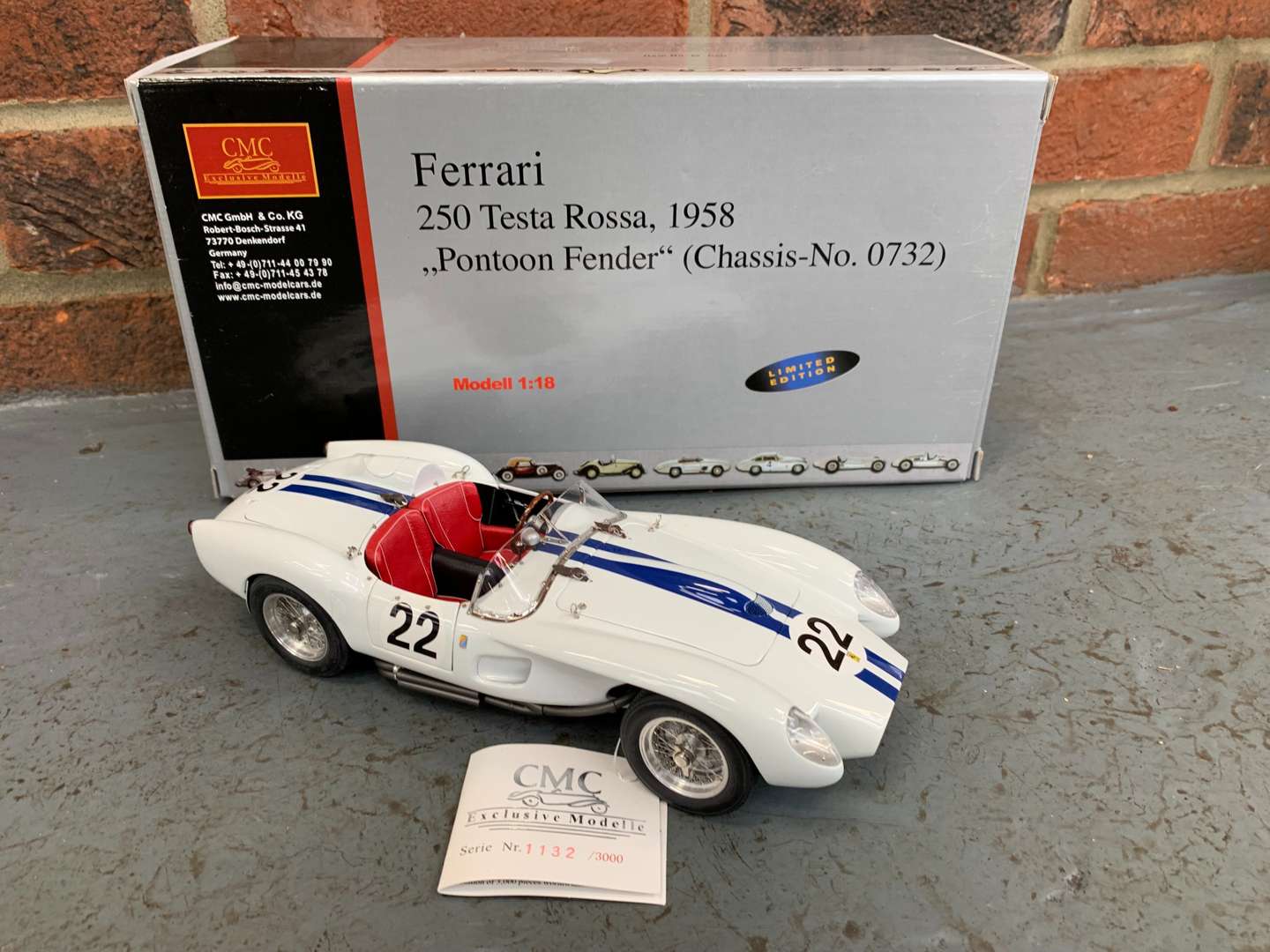 <p>CMC Ferrari 250 Testa Rossa 1958 Pontoon Fender 1:18 Scale</p>