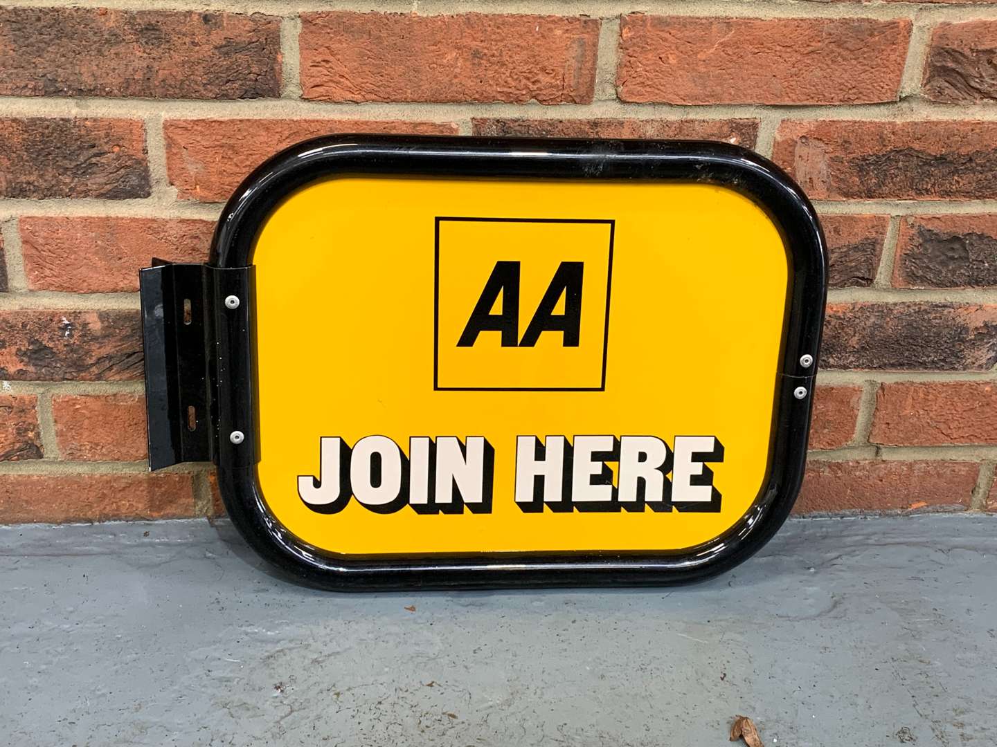 <p>Aluminium Double Sided Flanged AA Join Here Sign</p>