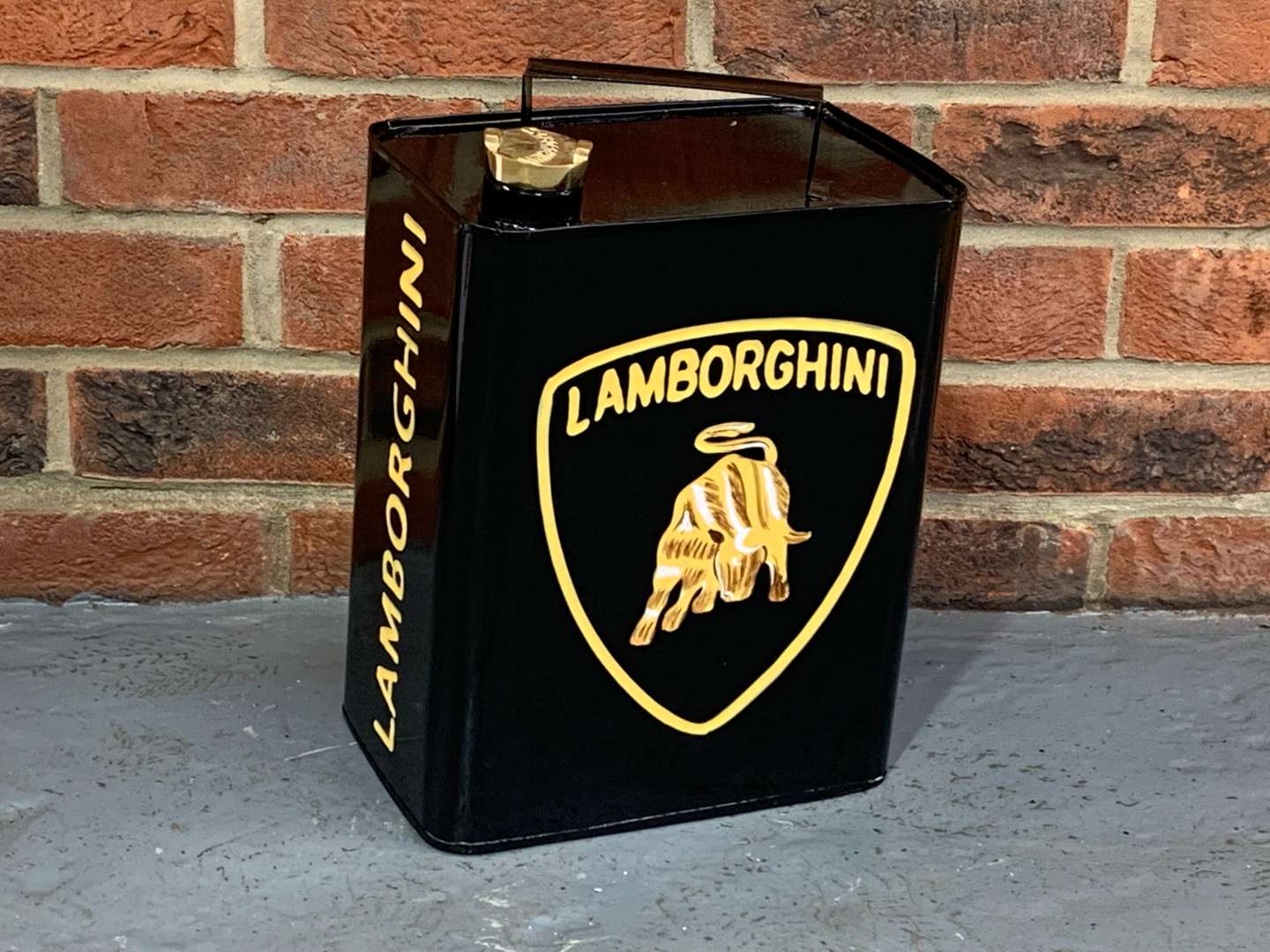 <p>Modern Lamborghini Fuel Can</p>