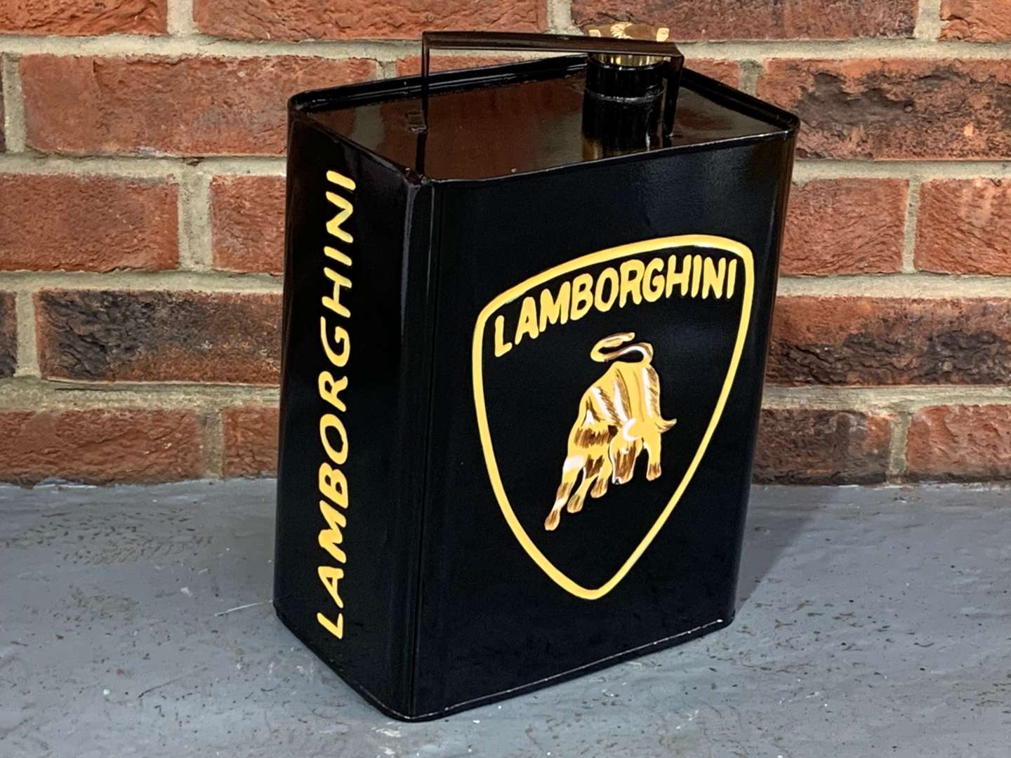 <p>Modern Lamborghini Fuel Can</p>