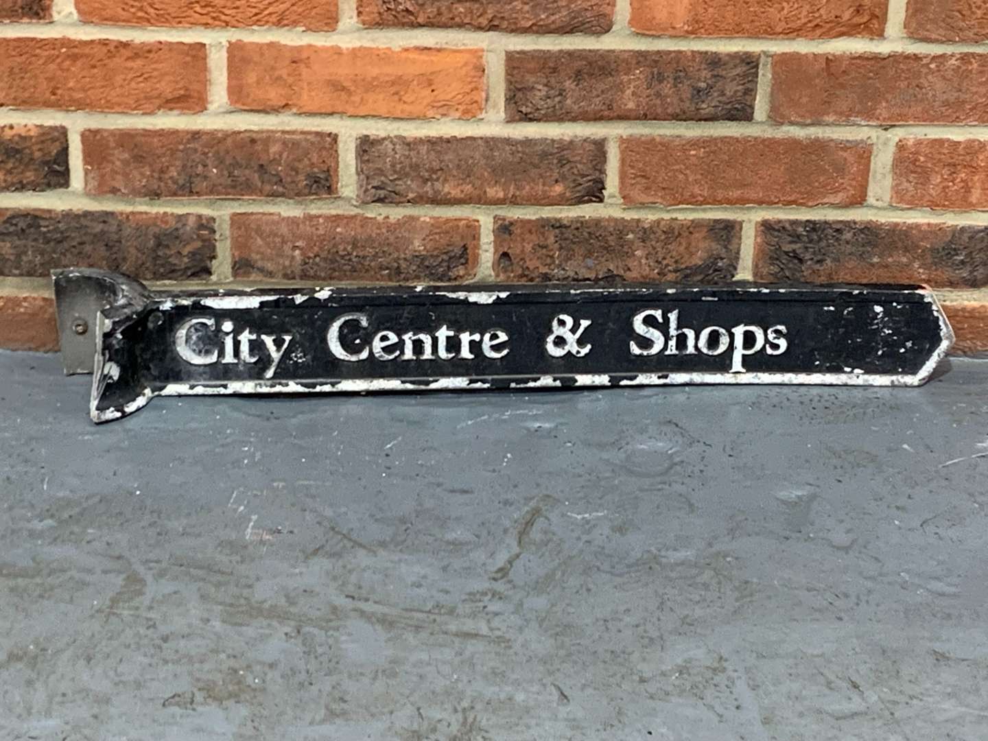 <p>Cast Aluminium City Centre and Shops Pole Sign</p>