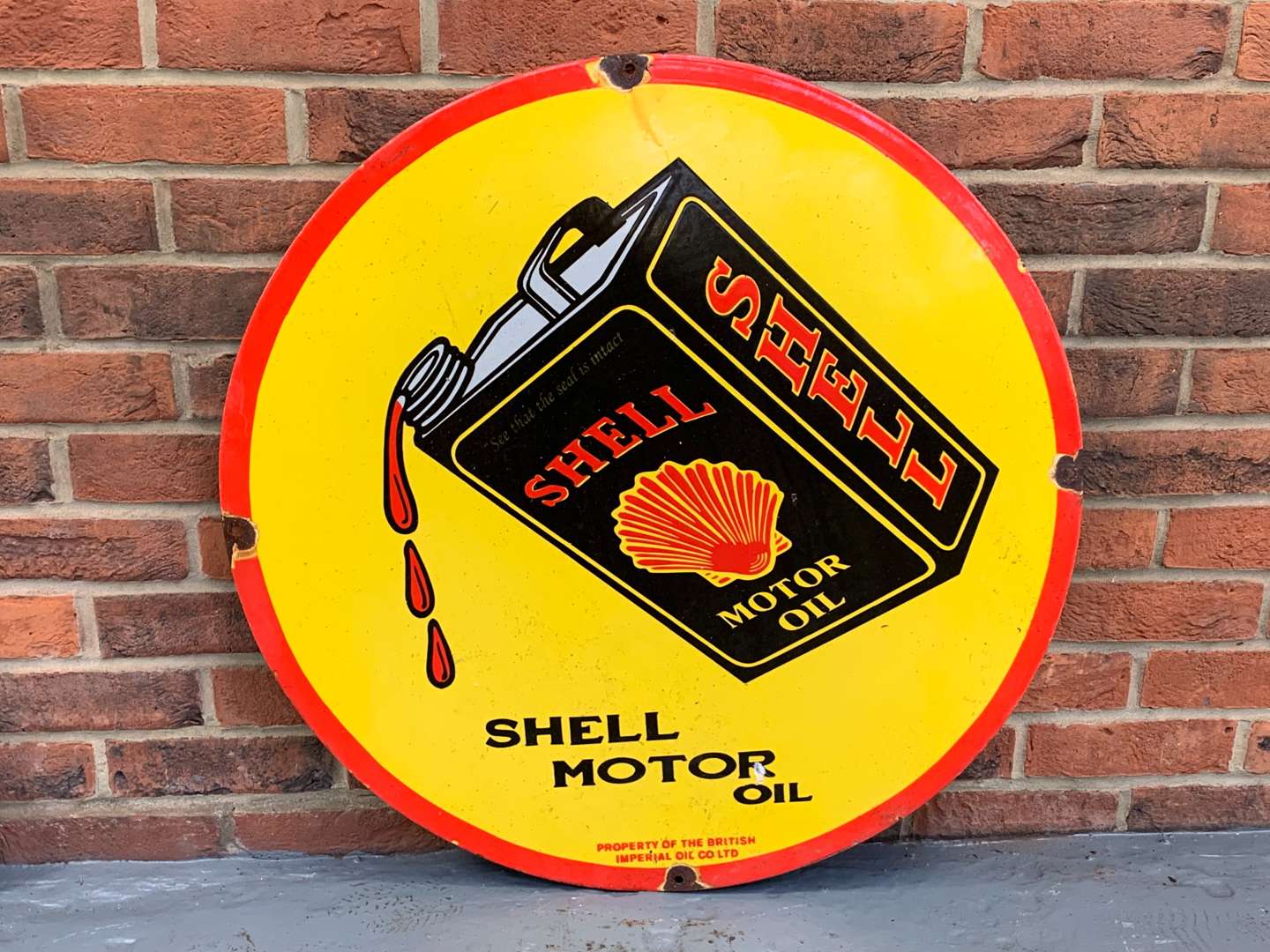 <p>Enamel Circular Shell Motor Oil Sign</p>