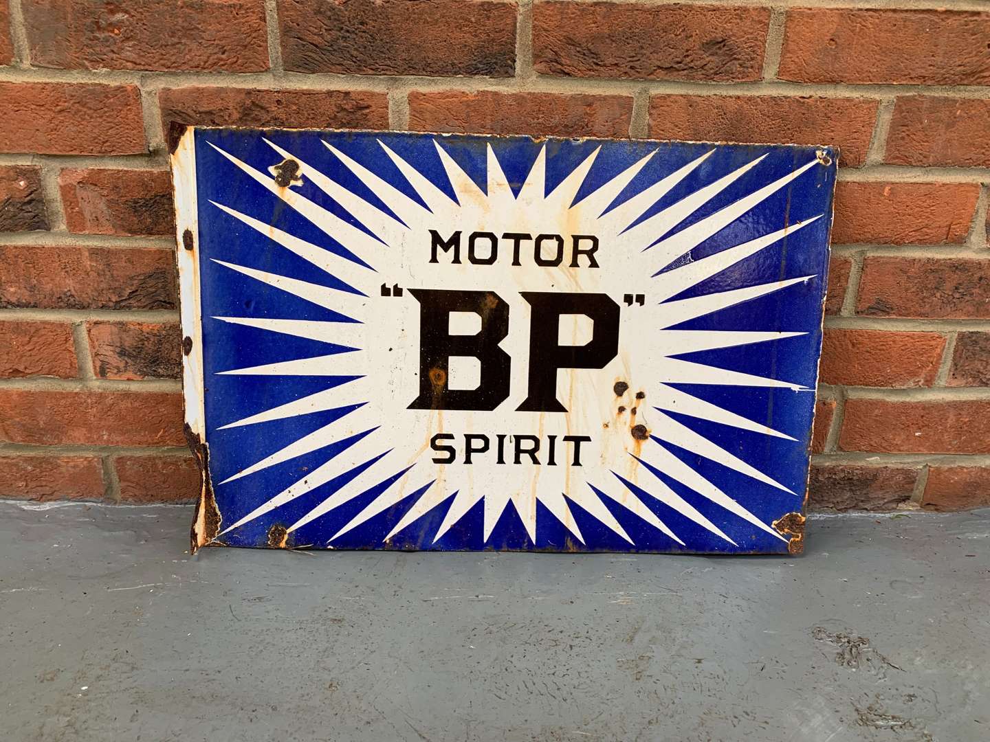 <p>Enamel BP Motor Spirit Flange Sign&nbsp;</p>