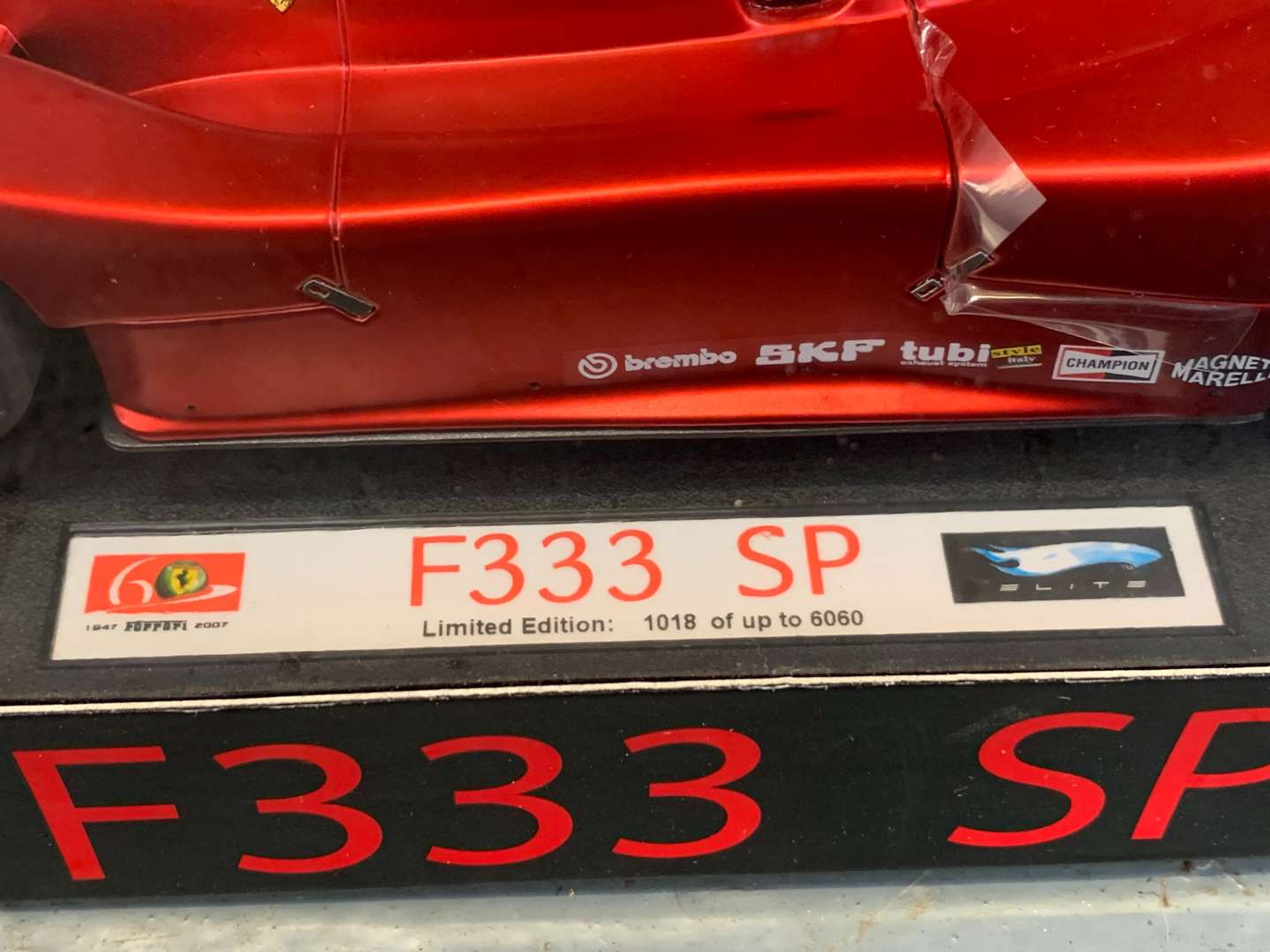 <p>Boxed Elite Ferrari F333 SP Race Car 1:18 Scale</p>