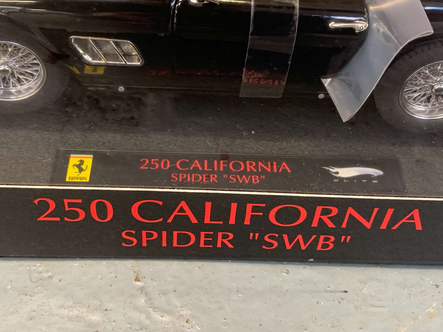 <p>Boxed Elite 250 California Spider Car 1:18 Scale</p>