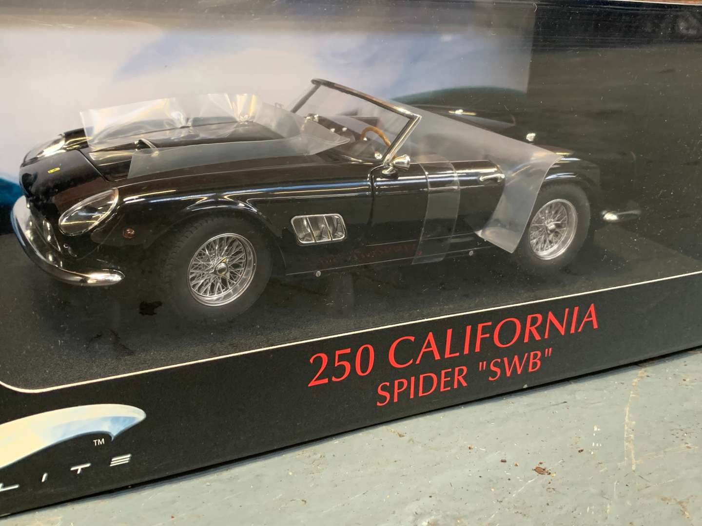 <p>Boxed Elite 250 California Spider Car 1:18 Scale</p>