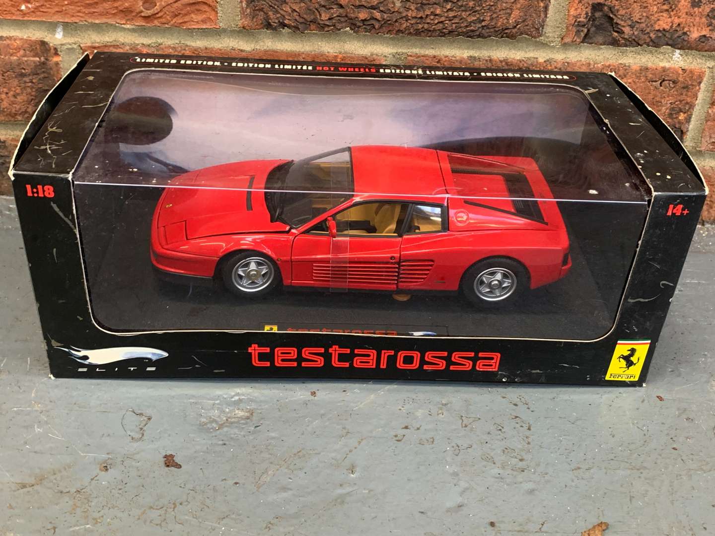 <p>Boxed Elite Ferrari Testarossa Car 1:18 Scale</p>