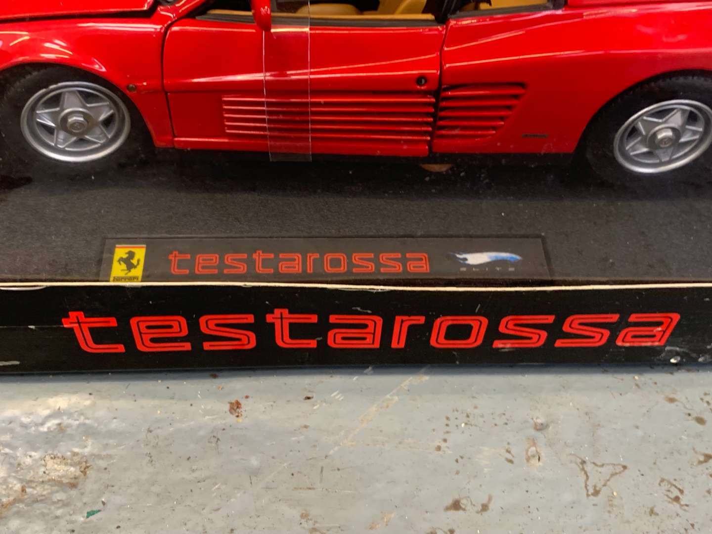 <p>Boxed Elite Ferrari Testarossa Car 1:18 Scale</p>