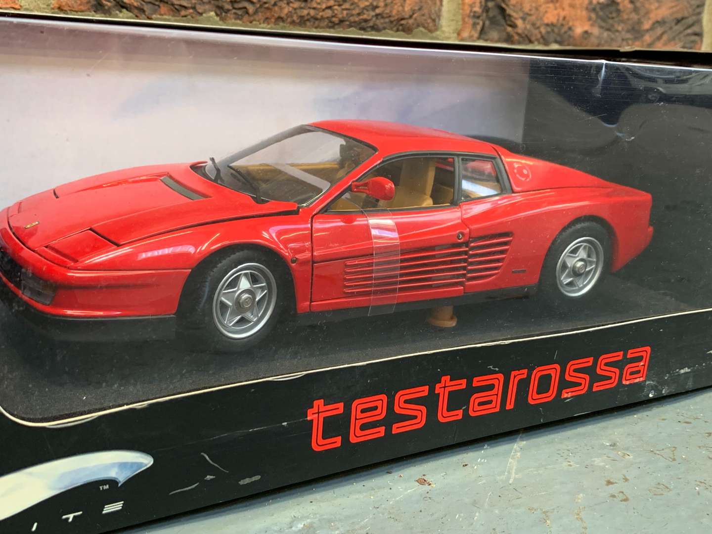 <p>Boxed Elite Ferrari Testarossa Car 1:18 Scale</p>