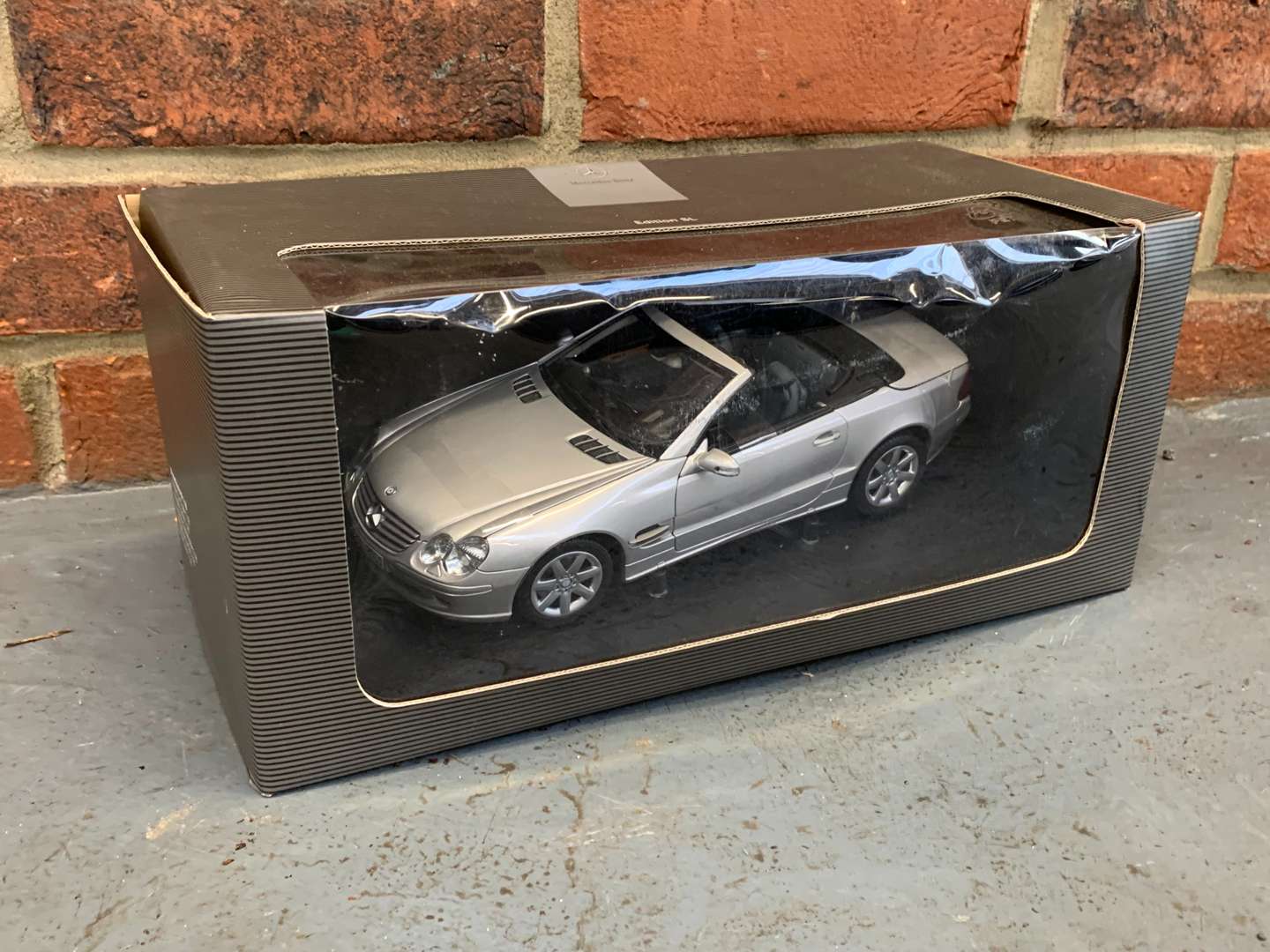 <p>Boxed Mercedes Edition SL Car 1:18 Scale</p>
