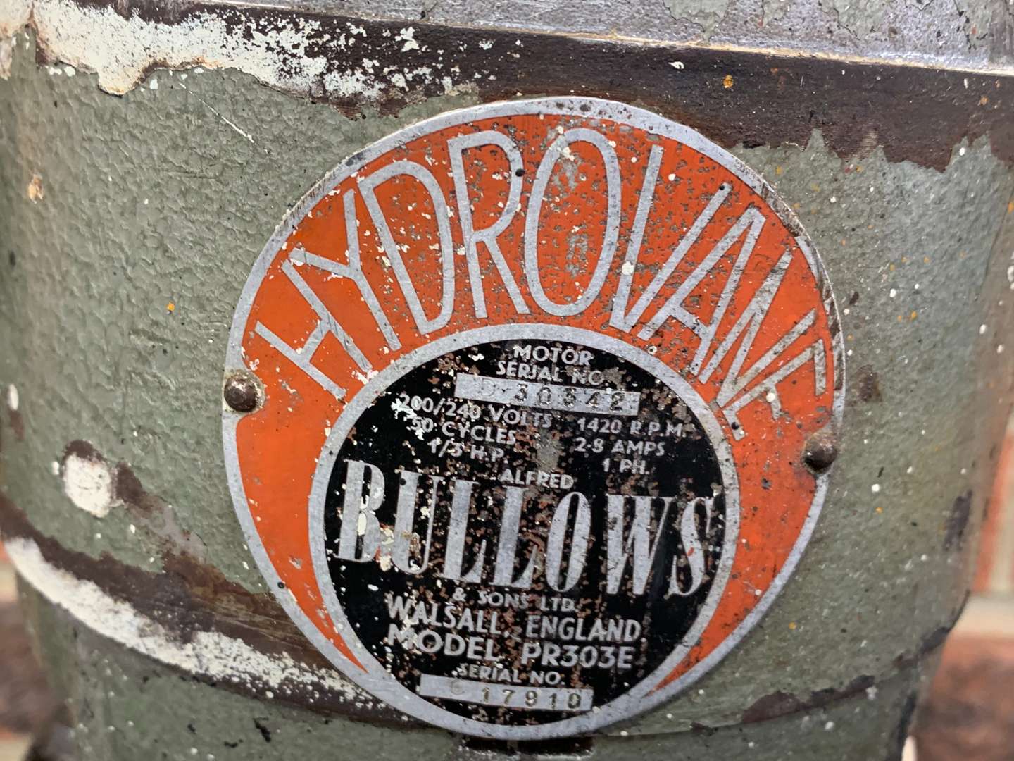 <p>Vintage Bullows Hydrovane Spray Gun Compressor&nbsp;</p>