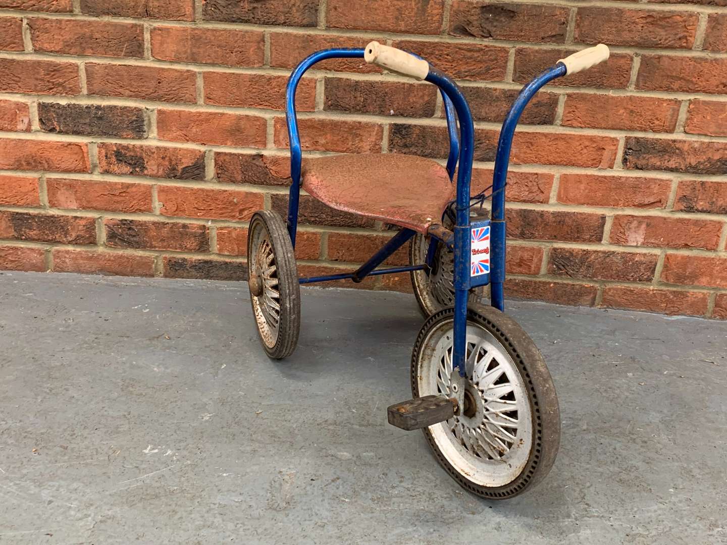 <p>Tri-Ang Childs Pedal Tricycle&nbsp;</p>