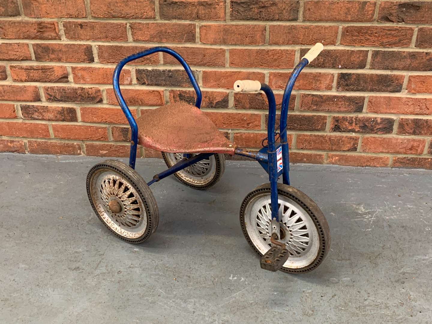 <p>Tri-Ang Childs Pedal Tricycle&nbsp;</p>