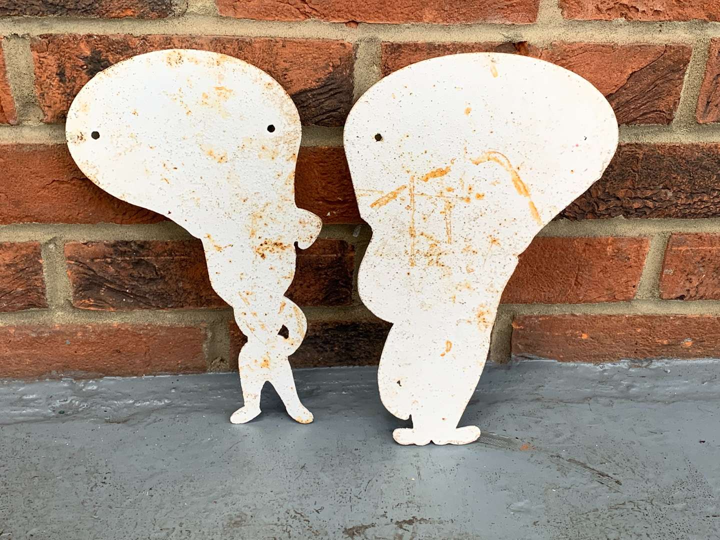 <p>Cast Iron Mr and Mrs Drip Signs</p>