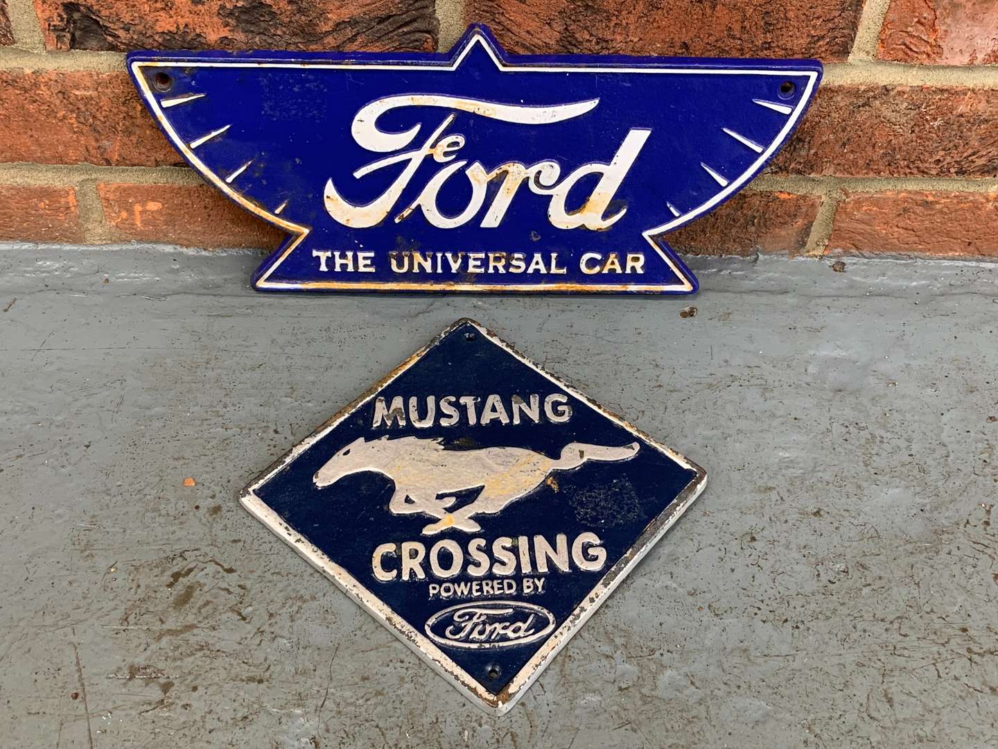 <p>Cast Iron Ford and Mustang Crossing Sign</p>