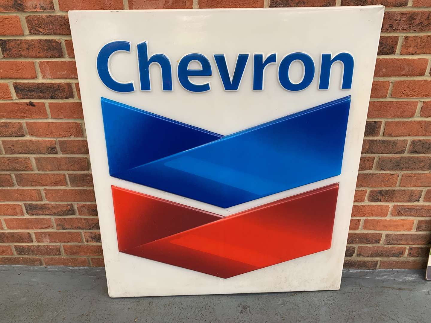 <p>Plastic Chevron Dealership Sign</p>