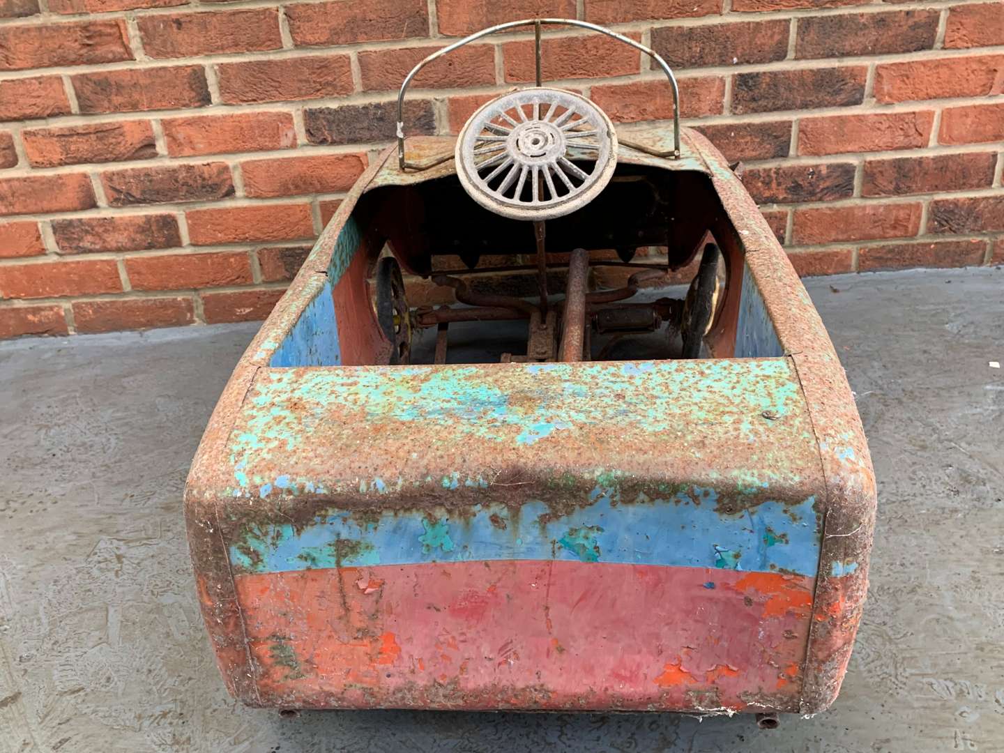 <p>Vintage Tin Plate Blue and Red Childs Pedal Car (For Restoration)</p>
