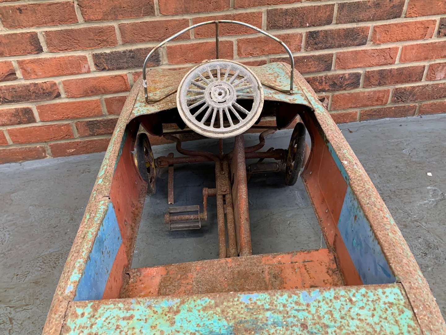 <p>Vintage Tin Plate Blue and Red Childs Pedal Car (For Restoration)</p>