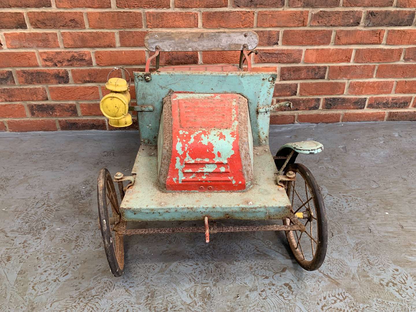 <p>Vintage Tin Plate Pioneer Style Childs Pedal Car (For Restoration)</p>
