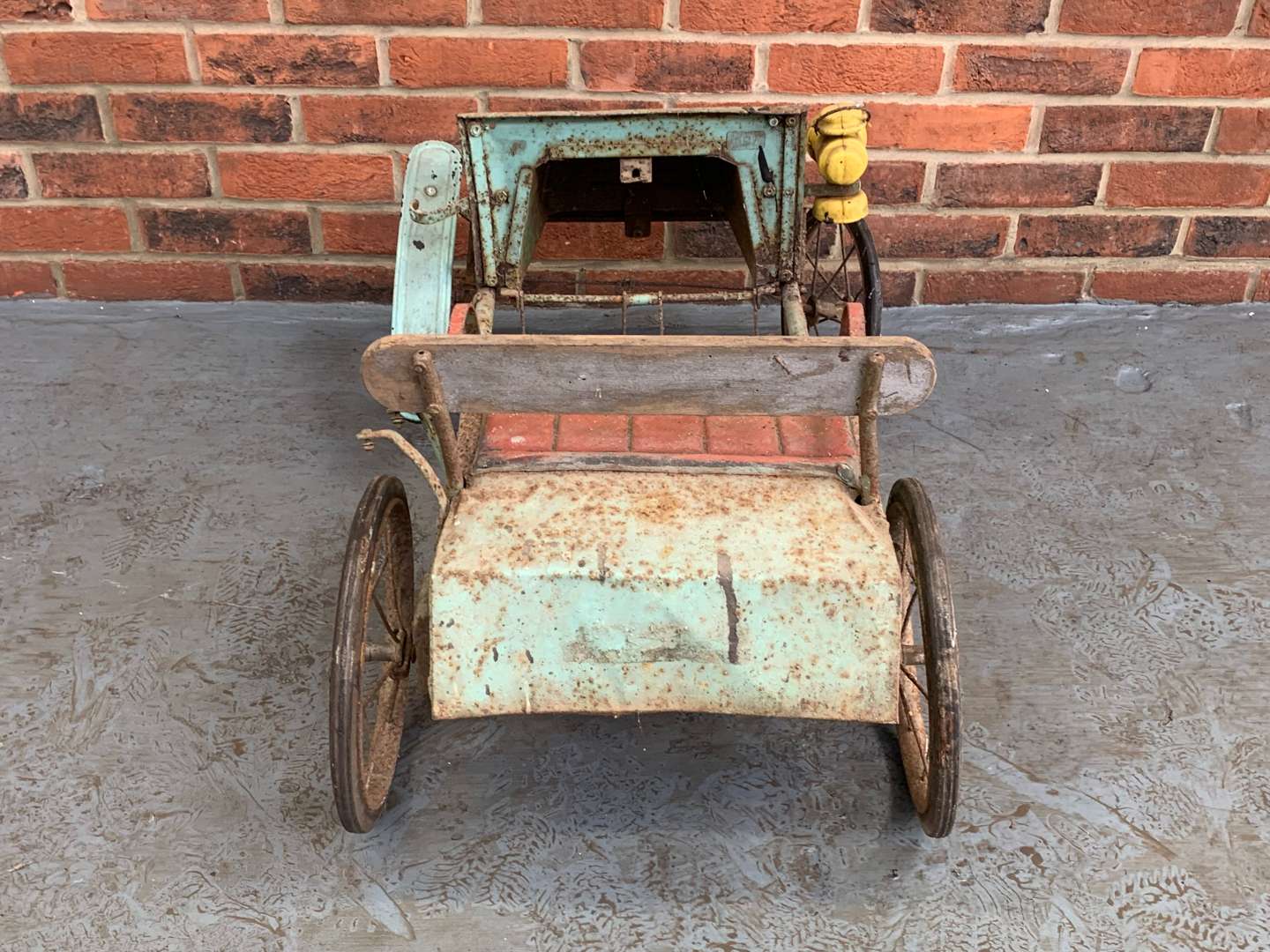 <p>Vintage Tin Plate Pioneer Style Childs Pedal Car (For Restoration)</p>