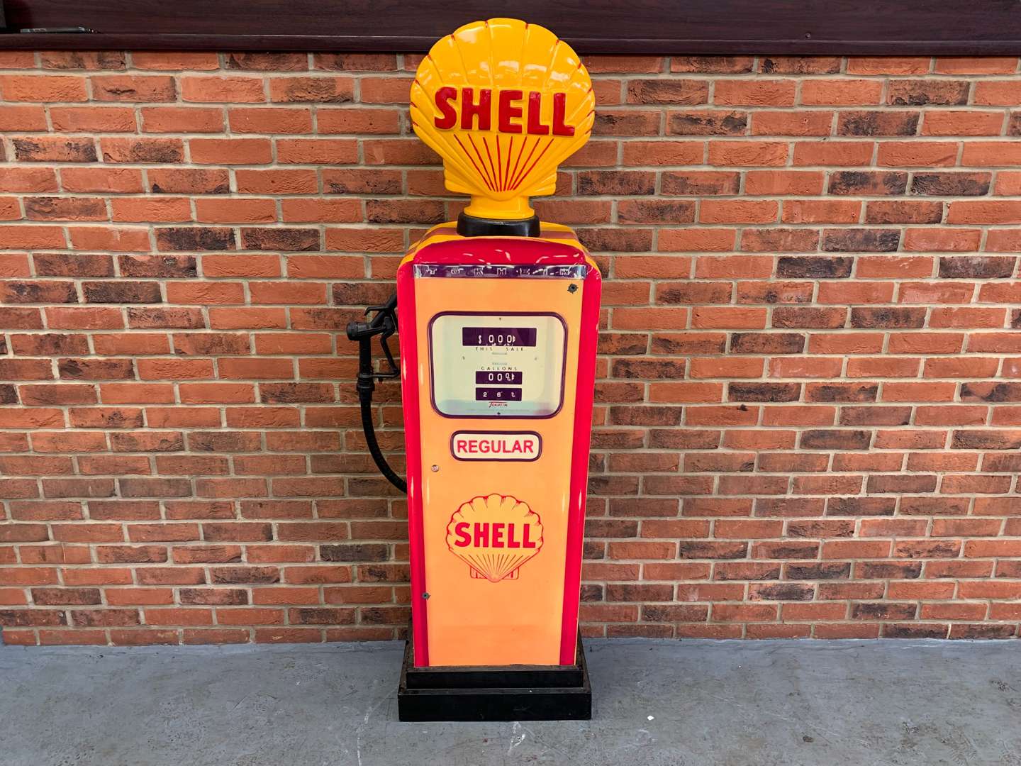 <p>Wooden Made Petrol Display Pump</p>