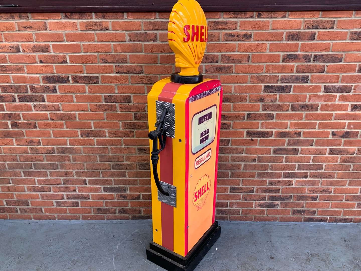 <p>Wooden Made Petrol Display Pump</p>