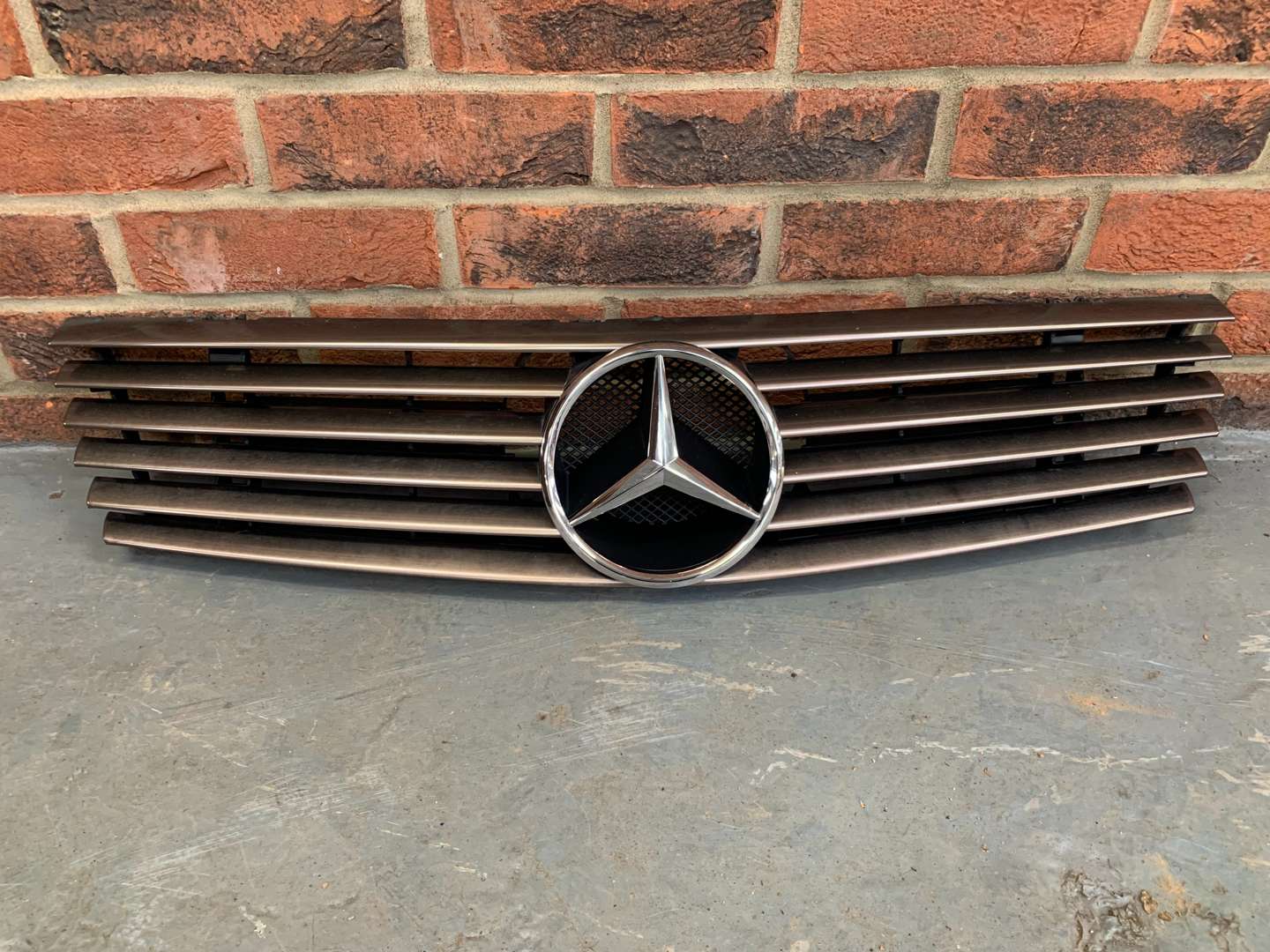 <p>New Old Stock Mercedes R129 Grille</p>