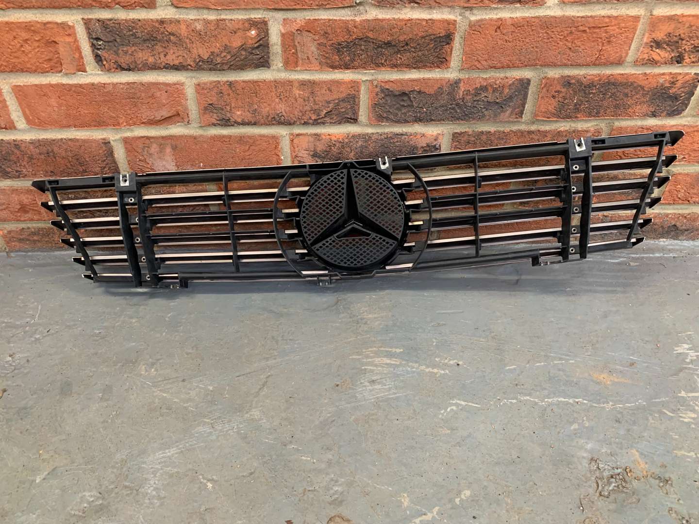 <p>New Old Stock Mercedes R129 Grille</p>