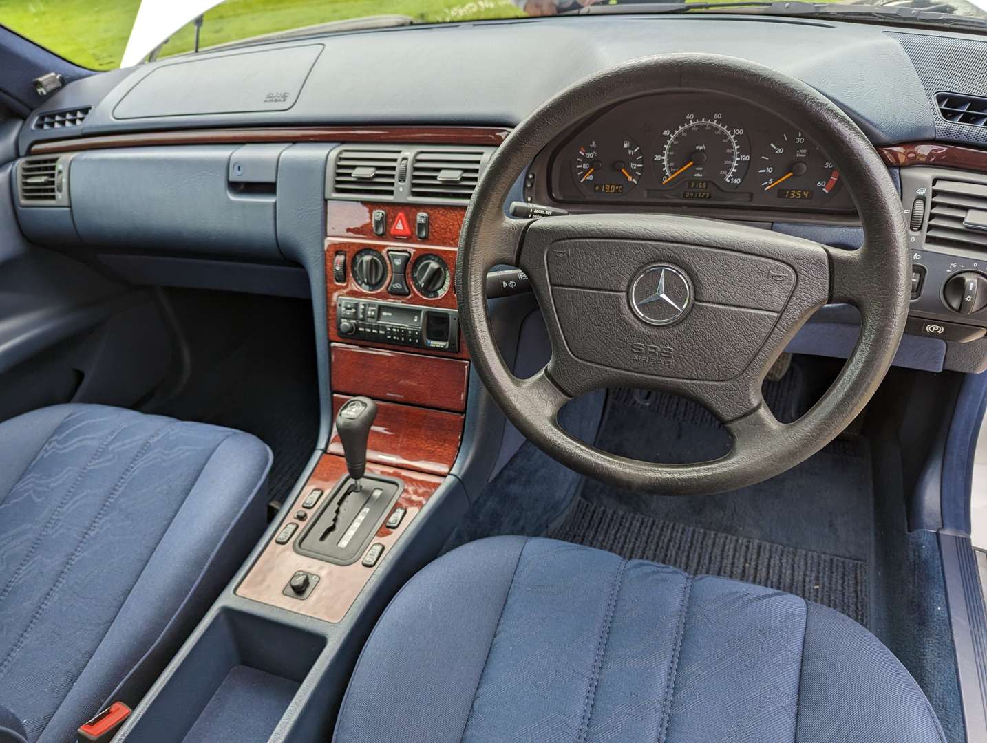 <p>1995 MERCEDES E250D CLASSIC AUTO</p>