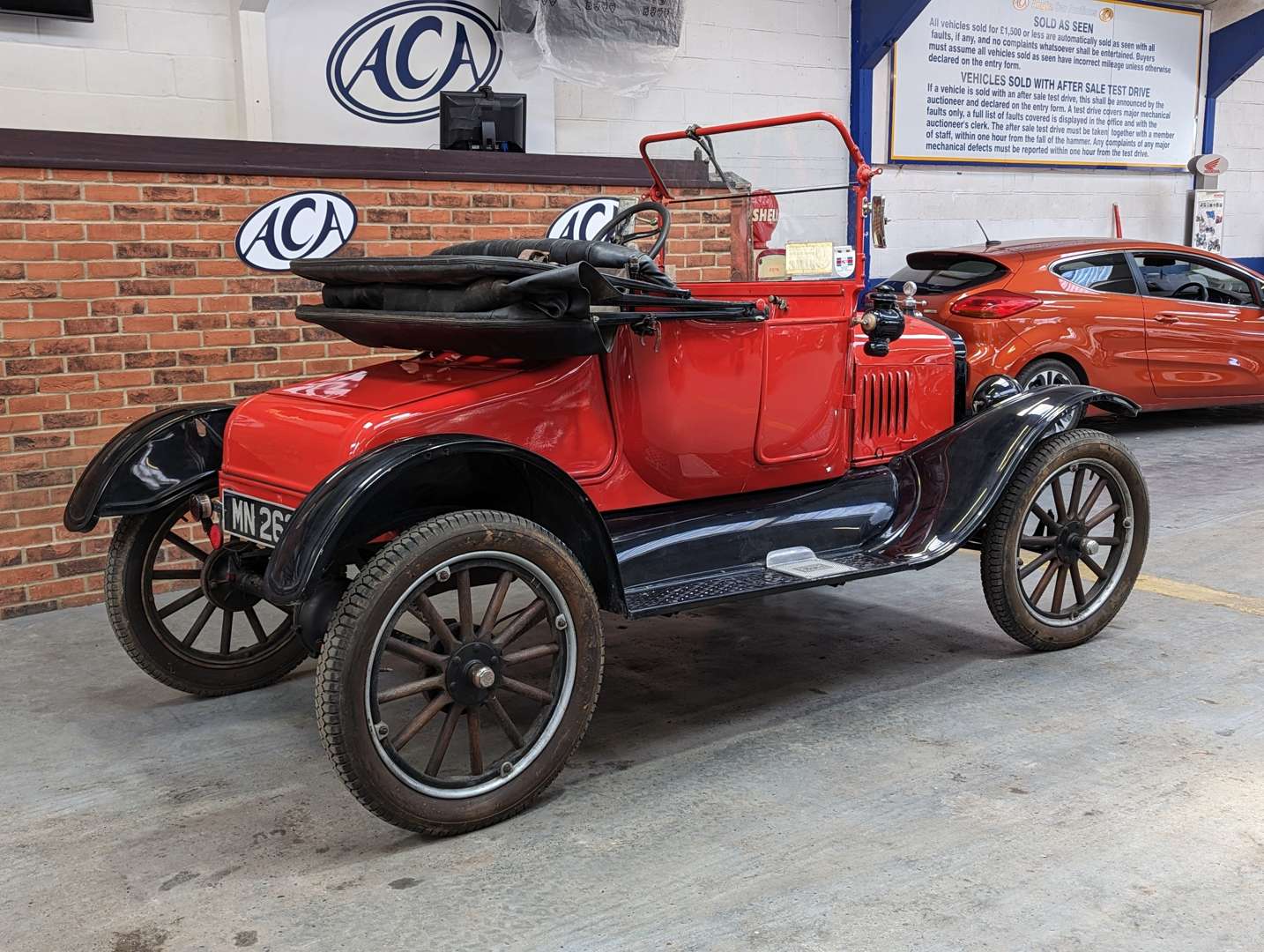 <p>1922 FORD MODEL T 2 SEATER RUNABOUT</p>