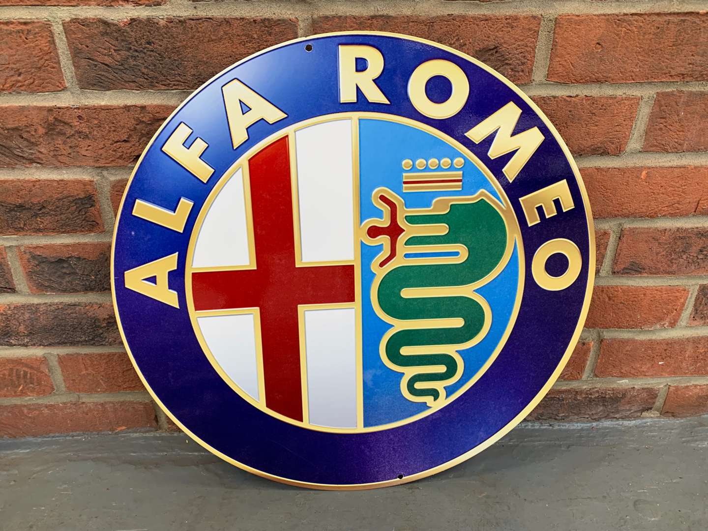 <p>Metal Alfa Romeo Circular Sign</p>