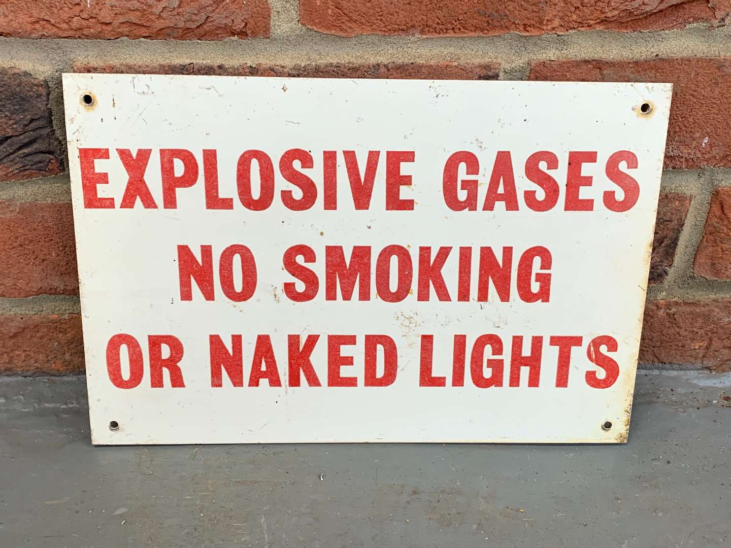 <p>Aluminium “Explosive Gases No Smoking or Naked Light” Sign</p>