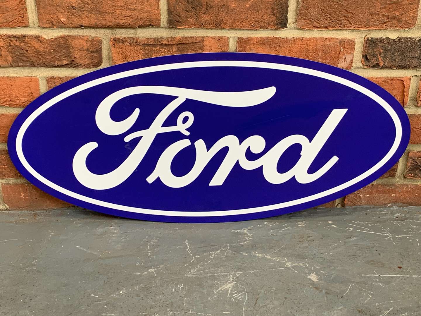 <p>Ford Plastic Oval Emblem Sign</p>