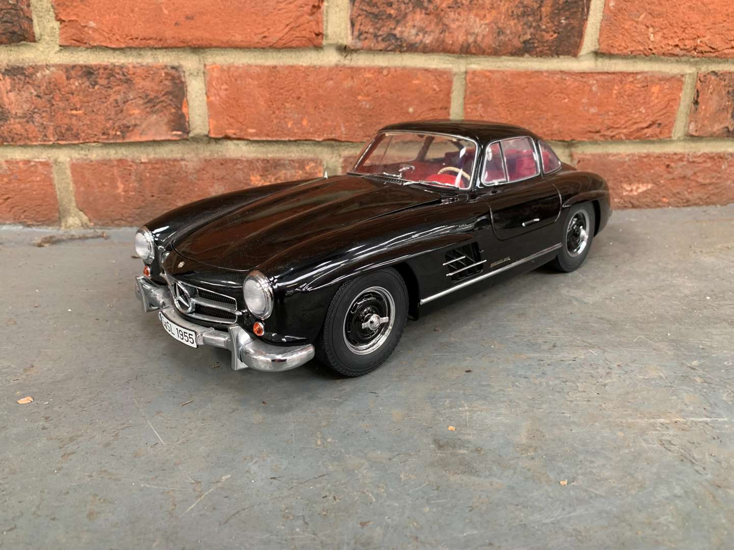 <p>Premium Classixxs Mercedes Benz 300 sl 1:12 Scale</p>