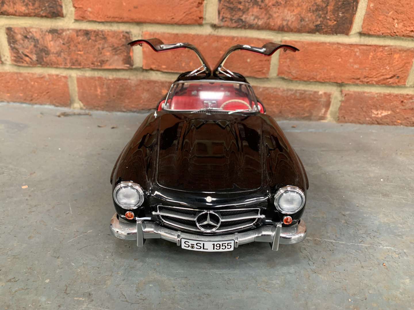 <p>Premium Classixxs Mercedes Benz 300 sl 1:12 Scale</p>