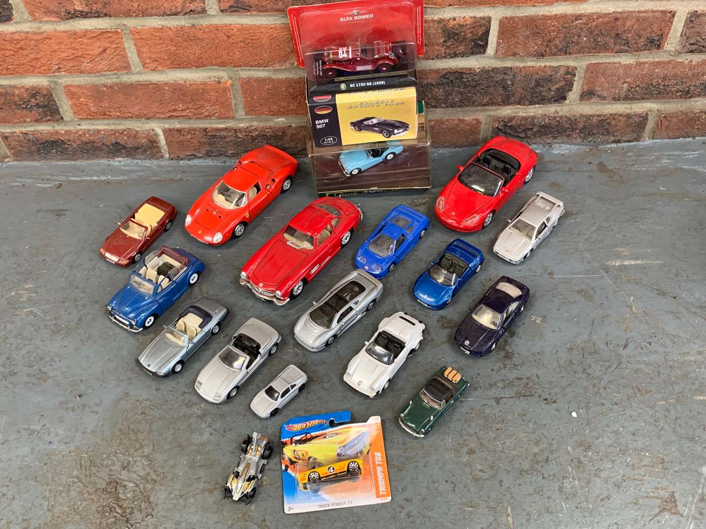 <p>Quantity of Dies Cast Model Cars</p>