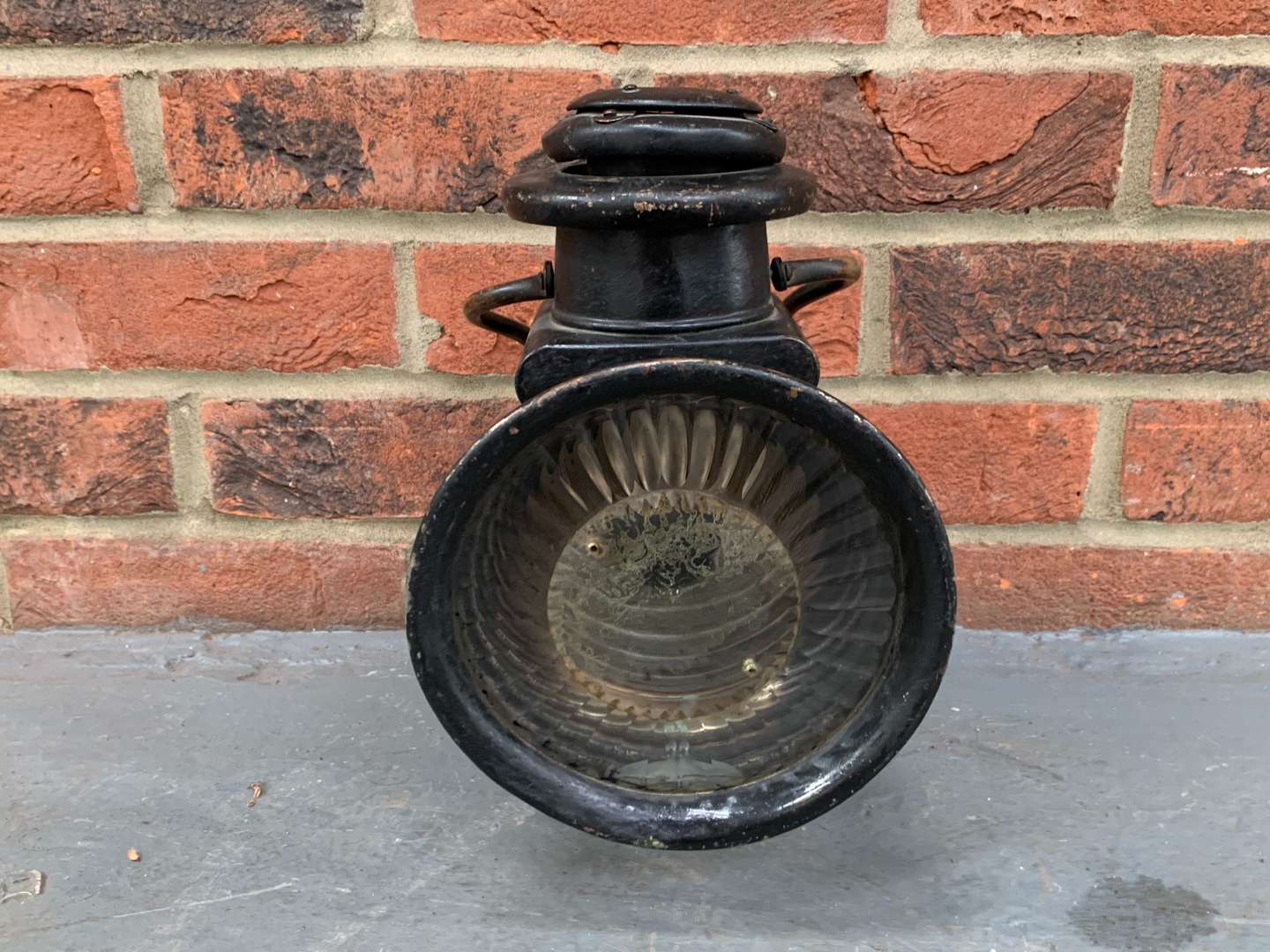 <p>Vintage Metal Castle Lamp</p>