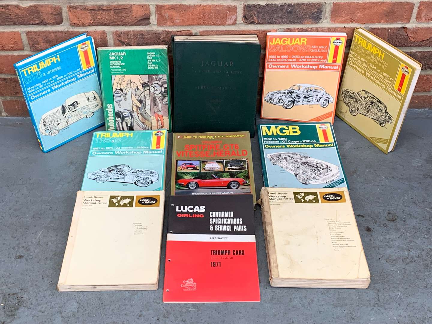 <p>Mixed Lot of Haynes Manuals, Jaguar Service Manual&nbsp;</p>