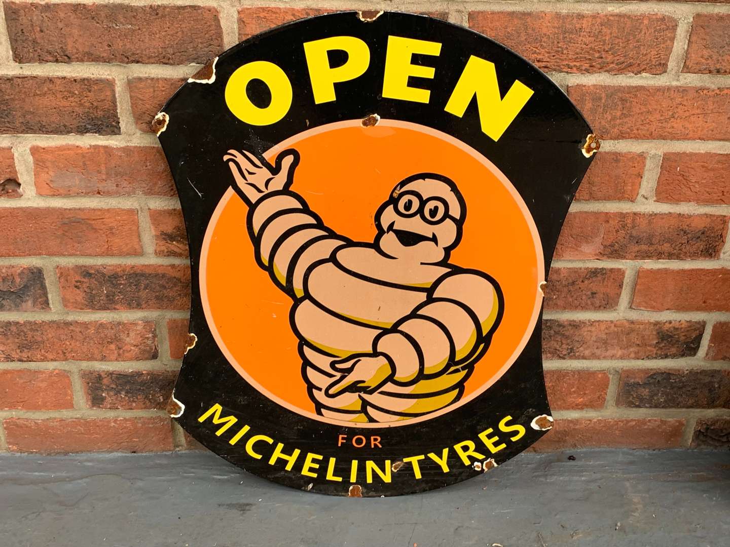 <p>Enamel Michelin Tyres Open Sign</p>