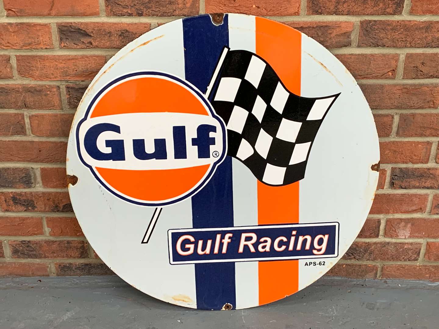 <p>Enamel Gulf Racing Circular Sign</p>