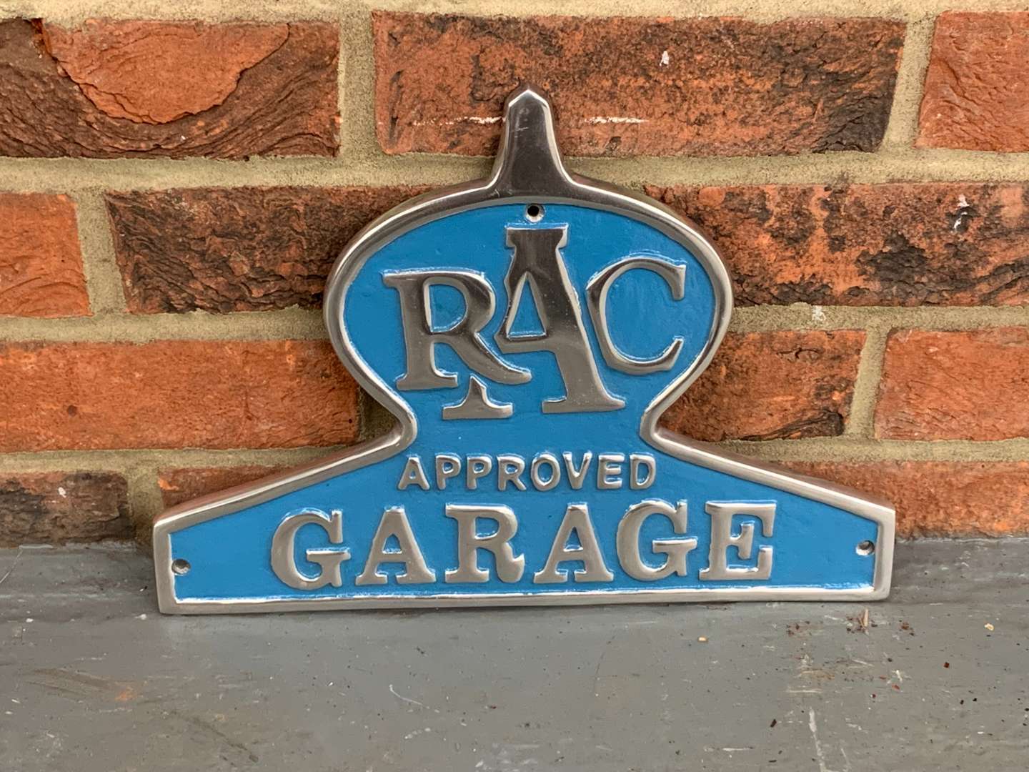 <p>Cast Aluminium RAC Approved Garage Sign</p>