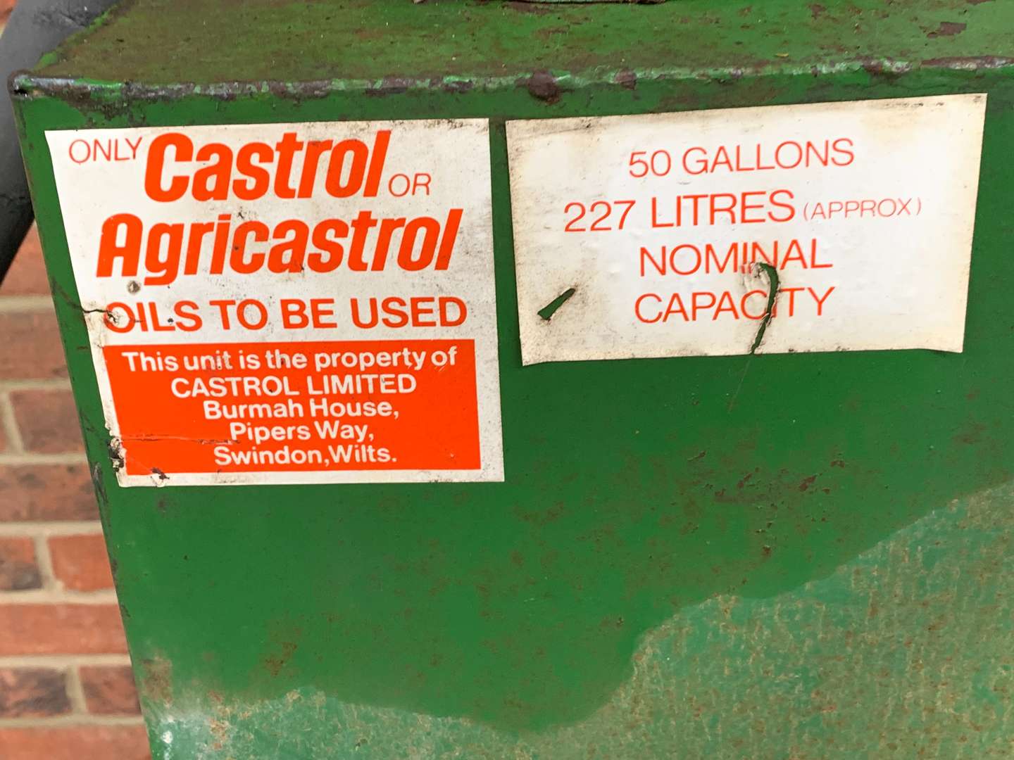 <p>Castrol Oil Dispenser and Pump</p>