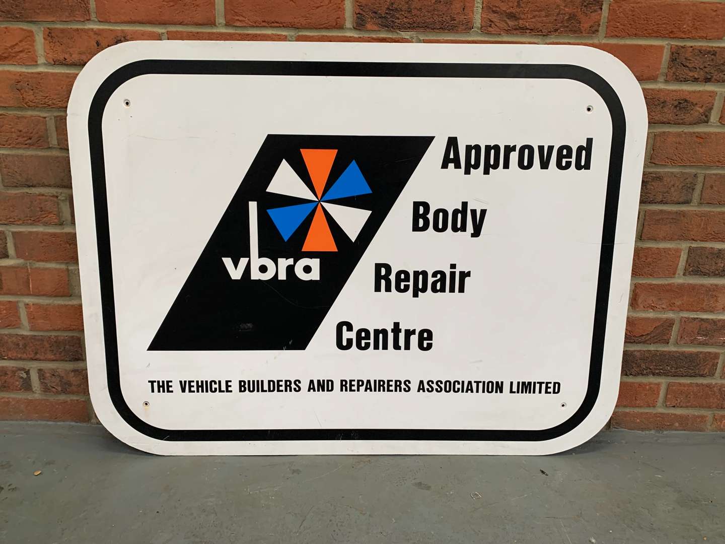 <p>Plastic Approved Body Repair Centre Sign</p>