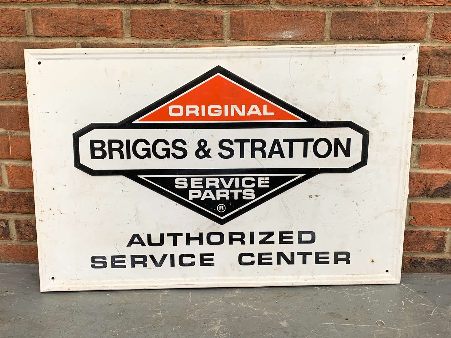 <p>Aluminium Briggs and Stratton Service Parts Sign</p>