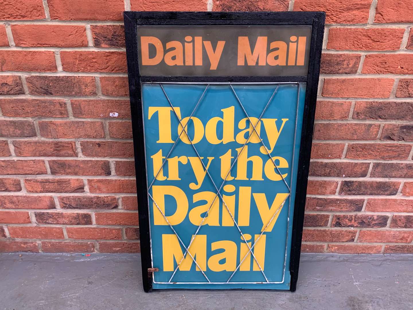 <p>Wooden Framed Daily Mail Bill Board Poster</p>