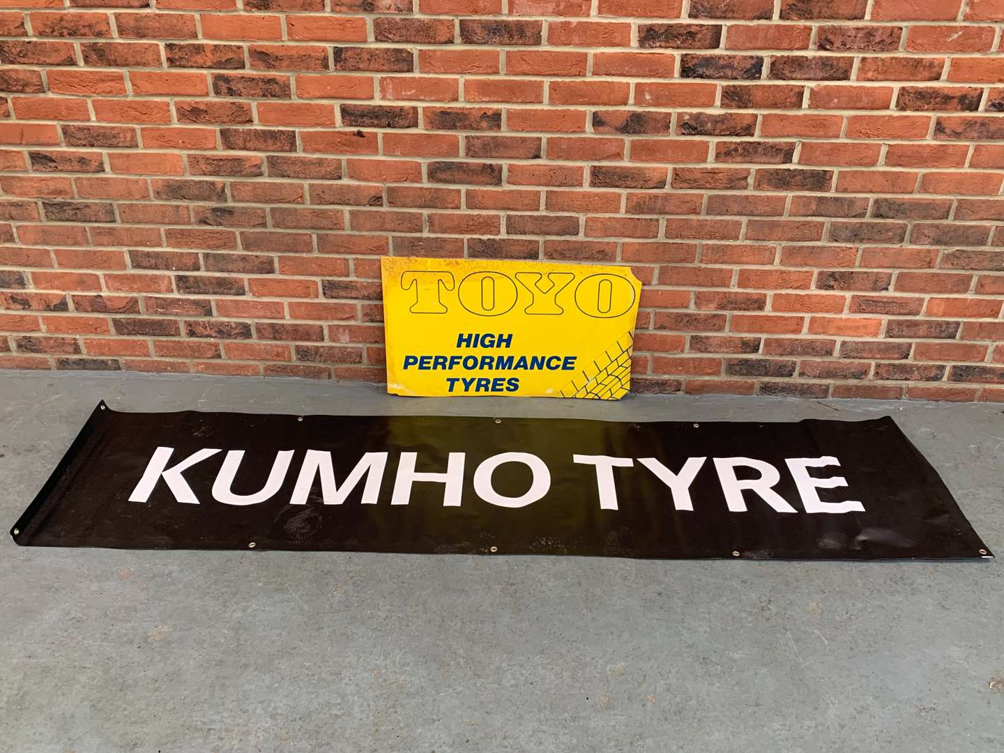 <p>Plastic Toyo Tyres Sign and Kumho Tyres Banner (2)</p>